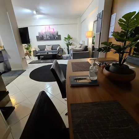 Luxury Apartment *